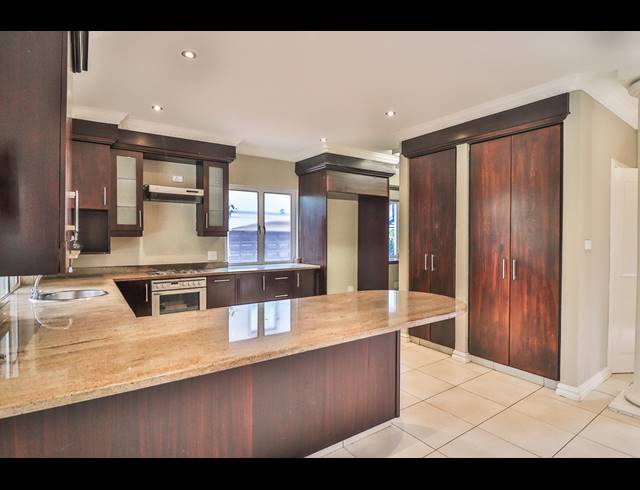 3 BEDROOM TOWNHOUSE TO LET IN UMHLANGA CENTRAL